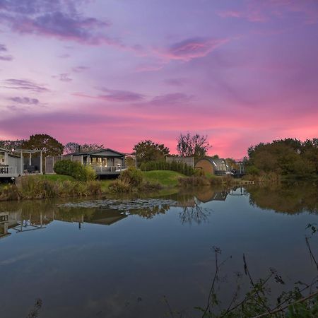 Choller Lake Lodges - Primrose Cabin With Private Hot Tub Arundel Ngoại thất bức ảnh