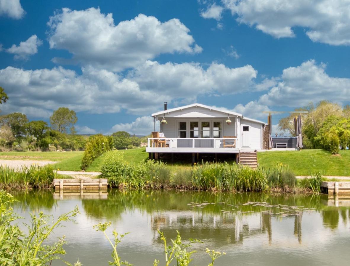 Choller Lake Lodges - Primrose Cabin With Private Hot Tub Arundel Ngoại thất bức ảnh