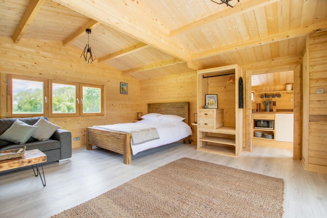 Choller Lake Lodges - Primrose Cabin With Private Hot Tub Arundel Ngoại thất bức ảnh