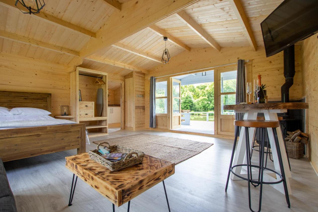 Choller Lake Lodges - Primrose Cabin With Private Hot Tub Arundel Ngoại thất bức ảnh