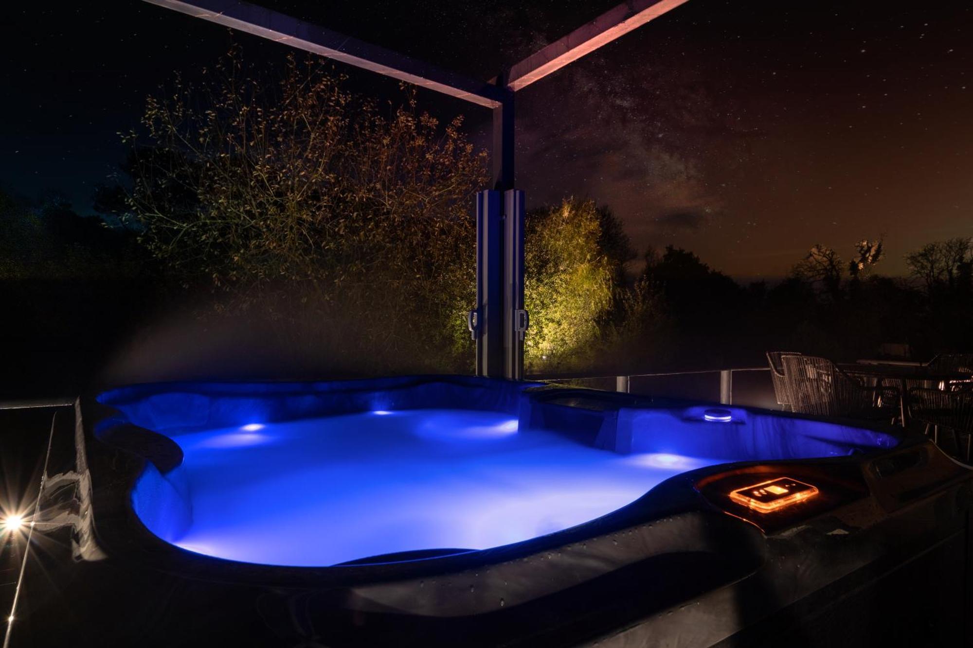 Choller Lake Lodges - Primrose Cabin With Private Hot Tub Arundel Ngoại thất bức ảnh