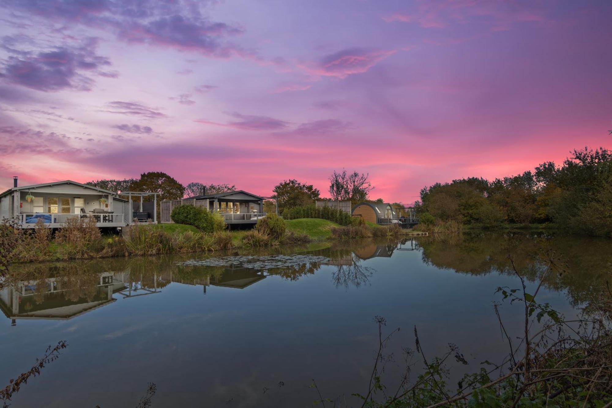 Choller Lake Lodges - Primrose Cabin With Private Hot Tub Arundel Ngoại thất bức ảnh